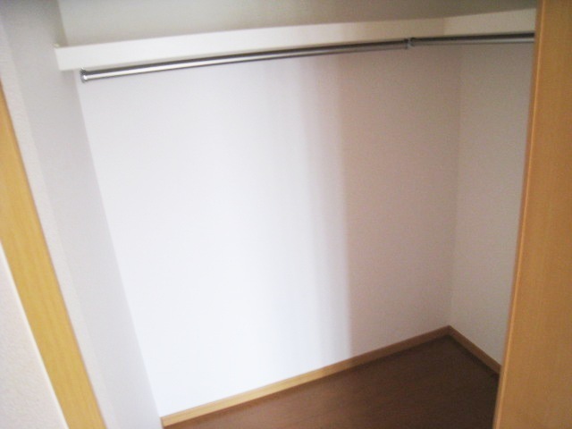 Receipt. Large walk-in closet