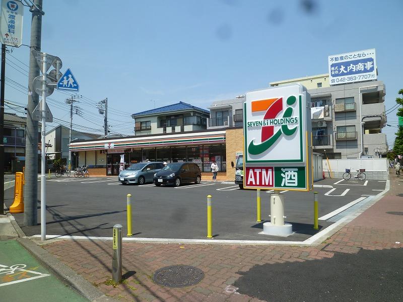 Convenience store. 998m to Seven-Eleven (convenience store)