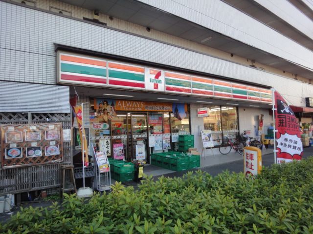 Convenience store. 870m to Seven-Eleven (convenience store)