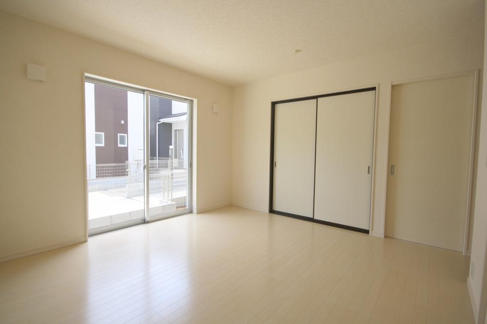 Same specifications photos (living). Example of construction