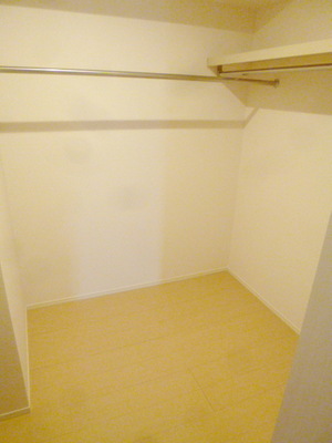 Receipt. Walk-in closet the size