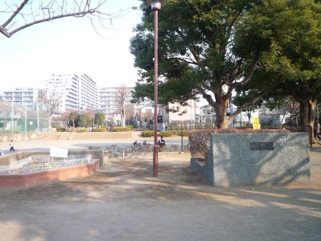 park. 900m until Hon'yado the town park