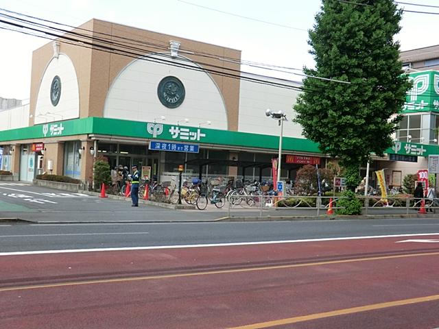 Supermarket. 800m to Summit Fuchu Wakamatsu shop