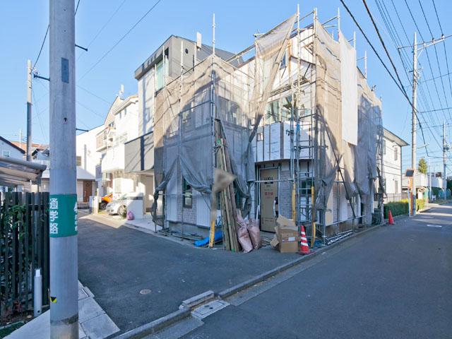 Local photos, including front road. Local (12 May 2013) Shooting