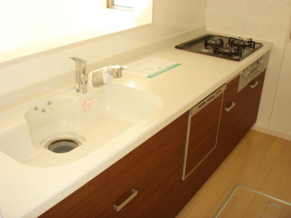 Kitchen. ● dishwasher with a face-to-face kitchen