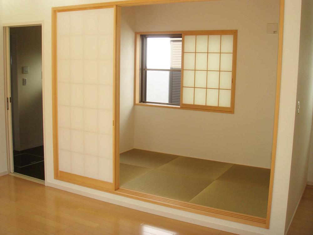 Non-living room. ● there and convenient Japanese-style room