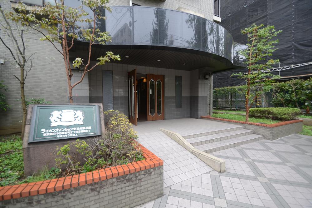 Entrance. Common areas