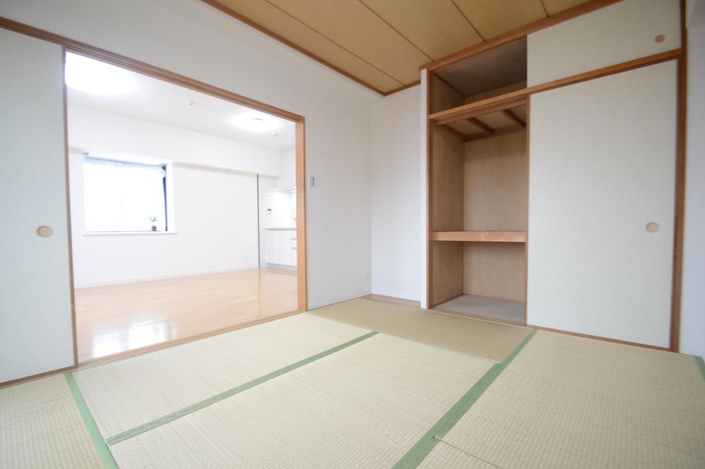 Non-living room. Japanese-style room 6 quires Closet (with upper closet)