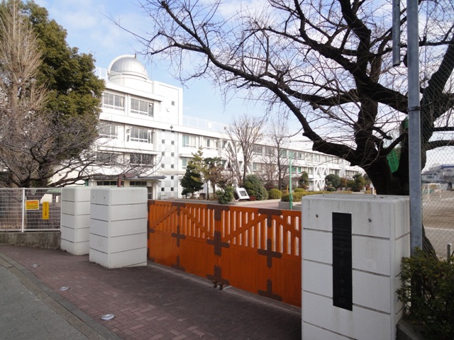 Junior high school. 1071m to Fuchu Municipal Fuchu first junior high school (junior high school)