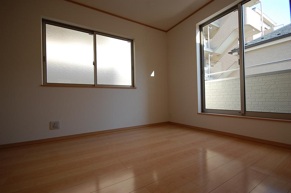 Same specifications photos (Other introspection). Same specifications