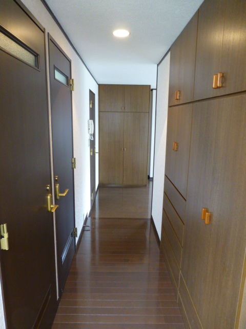 Entrance. Entrance ・ Corridor