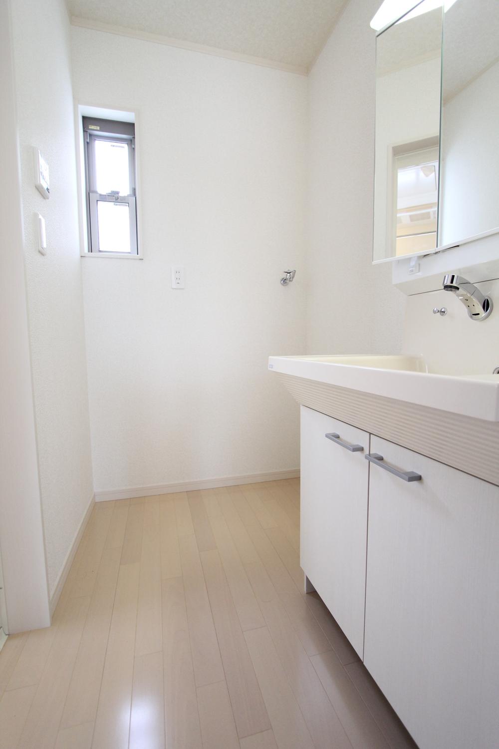 Wash basin, toilet. Example of construction