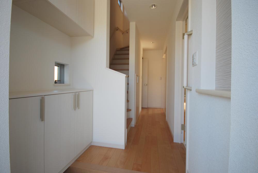 Entrance. Example of construction