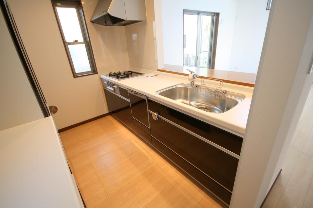 Kitchen. Local (11 May 2013) Shooting