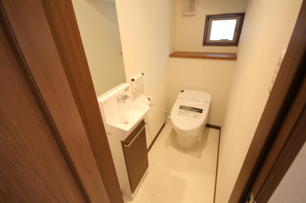 Toilet. Local (11 May 2013) Shooting