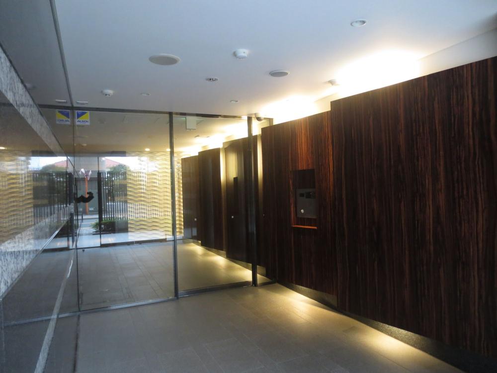 Entrance. Common areas