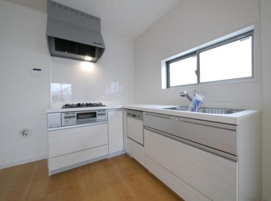 Kitchen. Easy-to-use L-shaped kitchen! 