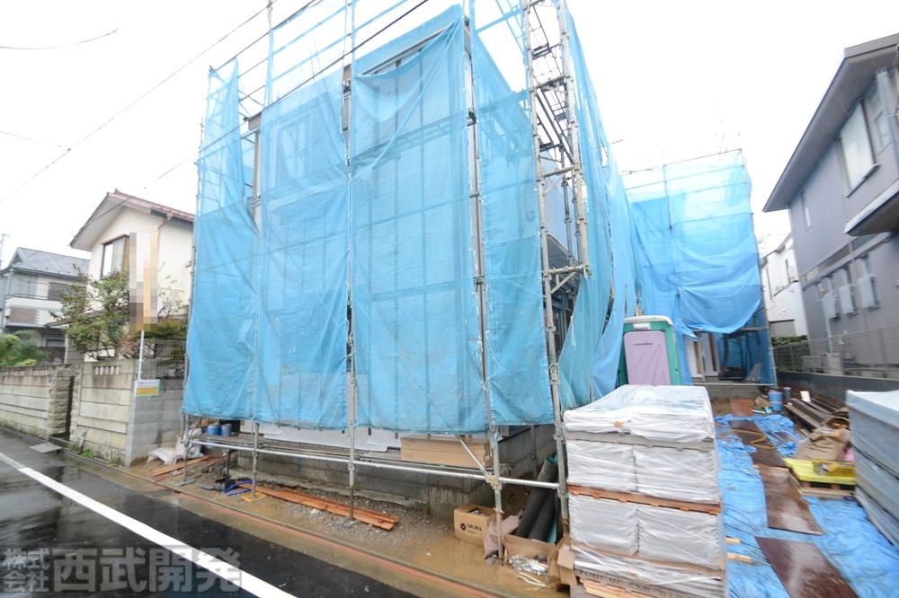 Local photos, including front road. Local (10 May 2013) Shooting 1 Building