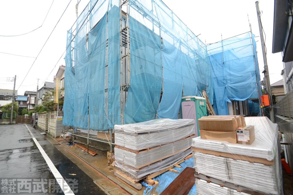 Local photos, including front road. Local (10 May 2013) Shooting 1 Building