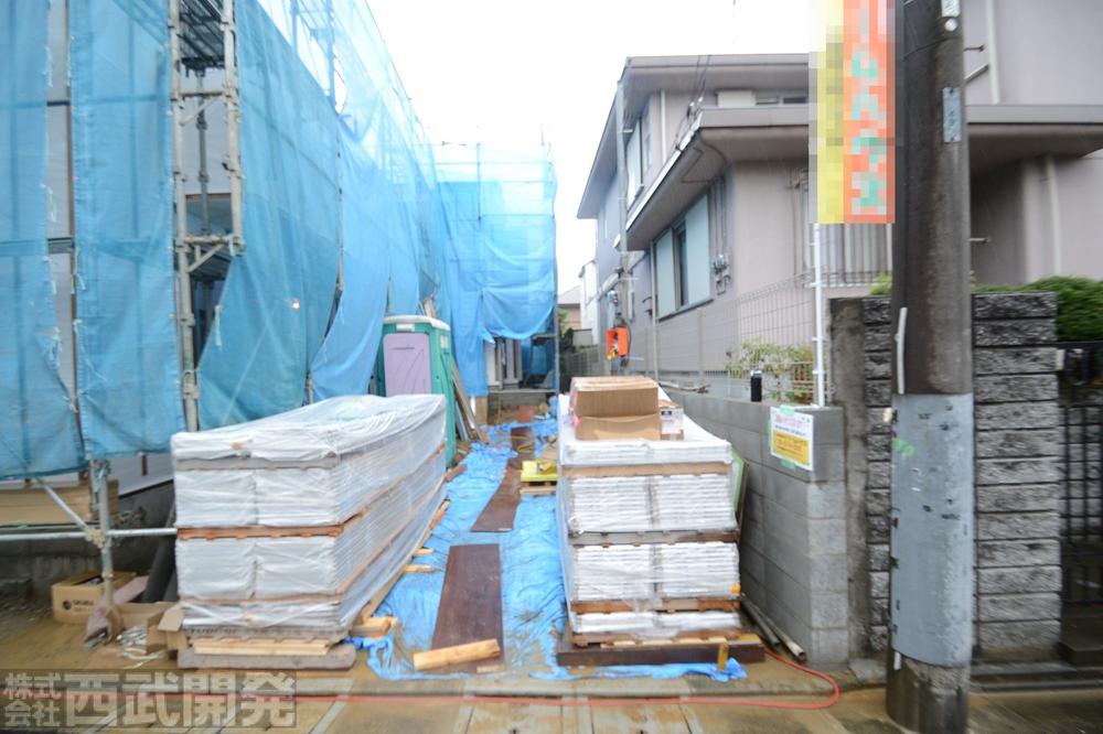 Local photos, including front road. Local (10 May 2013) Shooting Building 2