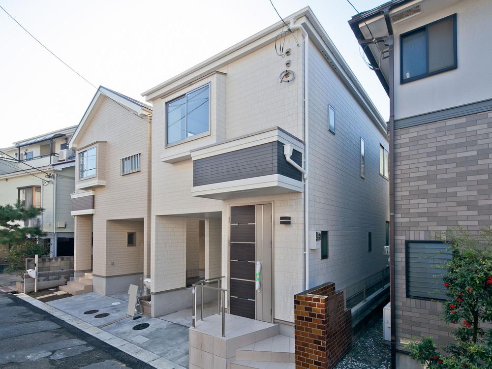 Local photos, including front road. Local (10 May 2013) Shooting