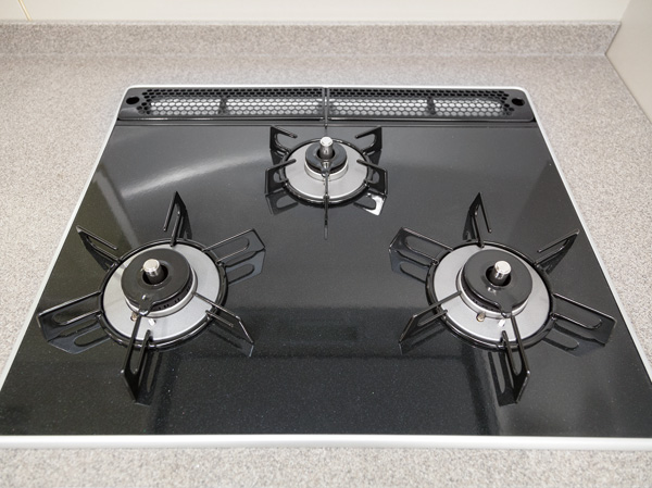Kitchen.  [Gas stove of Pearl Crystal top] Double coated with a hard enamel. Dirt is falling easy top plate. Also, Rice, Kettle, Deep-fried food temperature control, etc., Useful features comes with.