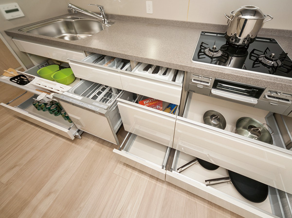 Kitchen.  [Slide storage to increase the storage capacity] The system kitchen, Such as kitchen utensils and plastic bottles, such as a pot can be a rich storage, It has established a convenient slide storage.
