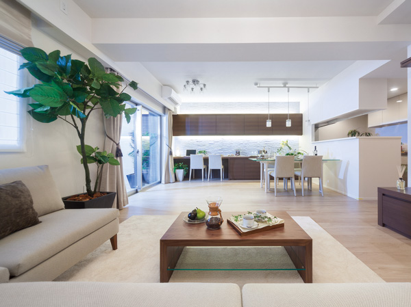 Room and equipment. Living full of exhilaration of two-sided lighting ・ Dining, We indulge in pleasant relaxation as Xiu House. (living ・ dining / C type (design change plan) ※ Sale settled)