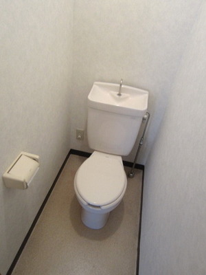 Toilet. Toilet.