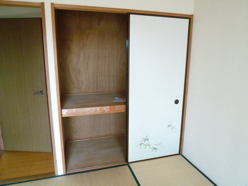 Receipt. It is a Japanese-style room storage