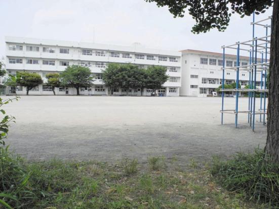 Primary school. Yazaki to elementary school 903m
