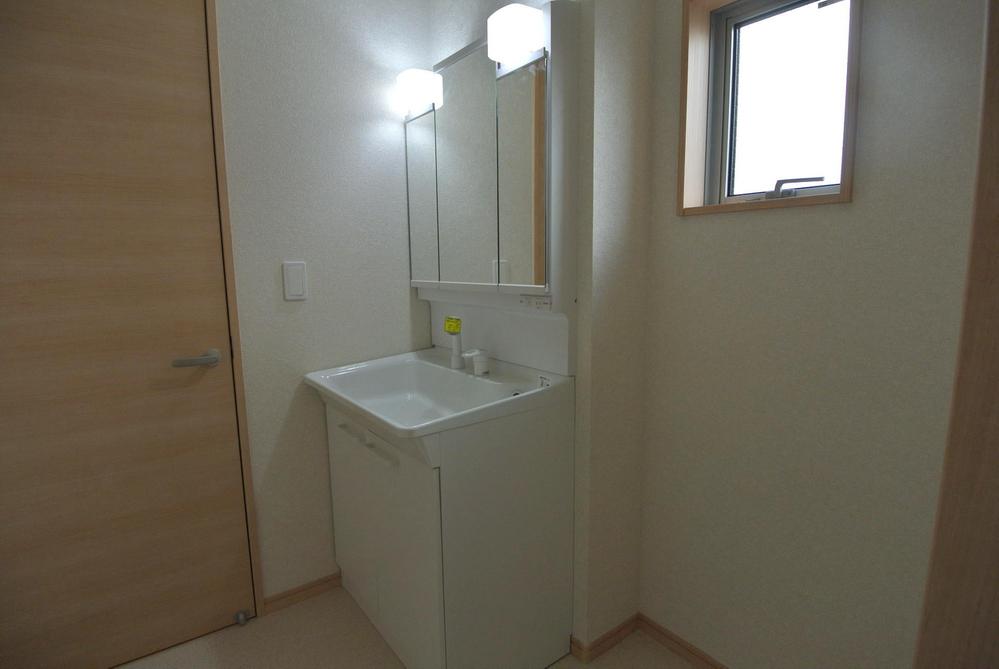 Wash basin, toilet. Interior