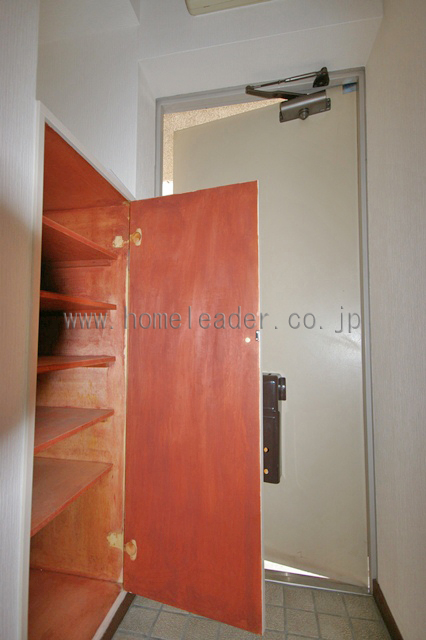 Entrance. With cupboard