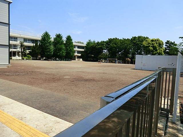 Primary school. 827m to Fuchu Municipal Fuchu tenth elementary school