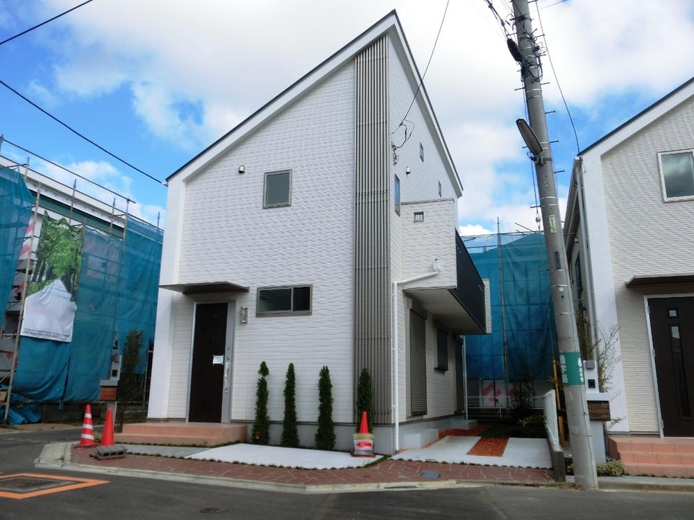 Local photos, including front road. Local (10 May 2013) Shooting