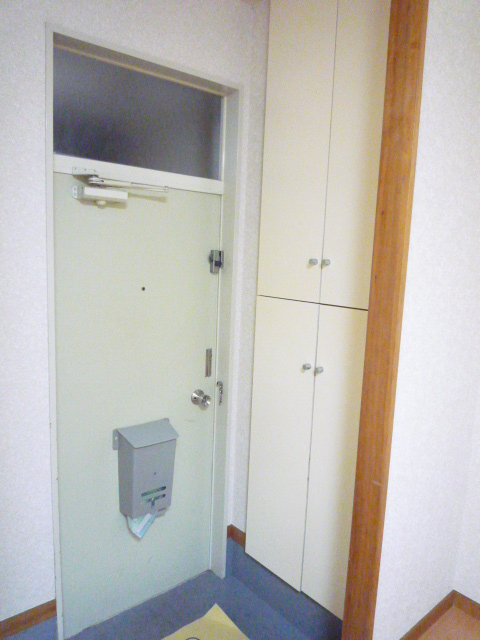 Entrance. Entrance ・ Cupboard