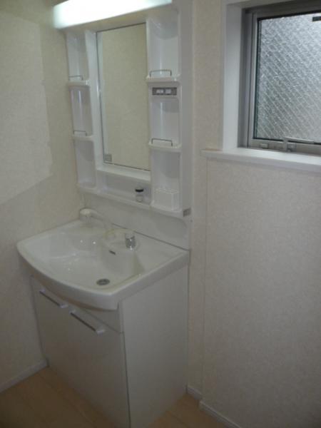 Wash basin, toilet