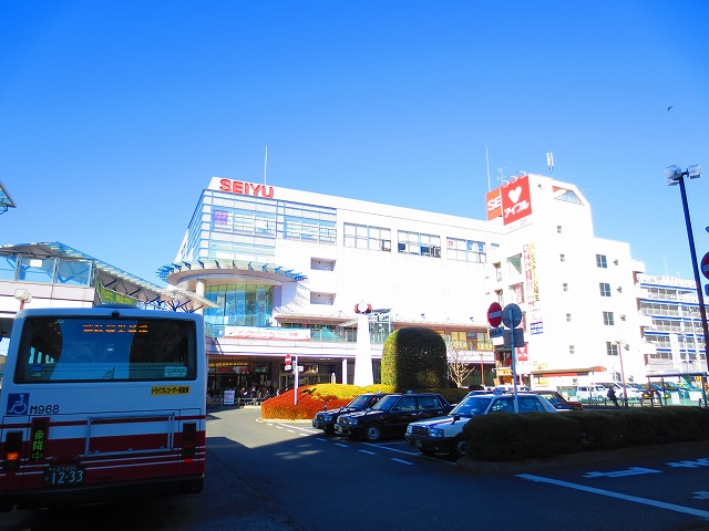 Supermarket. Seiyu Fussa store up to (super) 451m