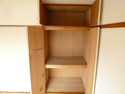 Receipt. Upper closet with storage