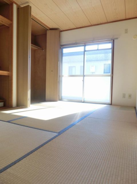 Living and room. It is a peaceful Japanese-style room