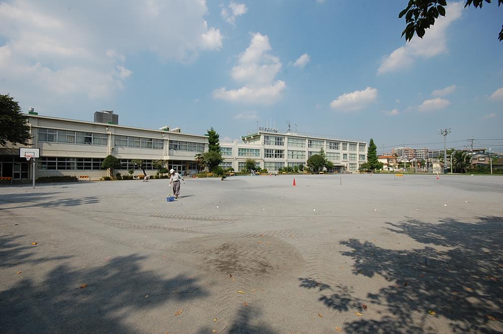 Primary school. Fussa stand Fussa 710m until the fourth elementary school