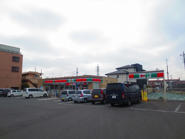 Convenience store. 401m until Sunkus Higashifussa store (convenience store)