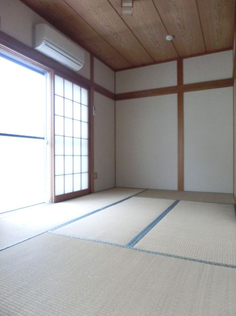 Living and room. Space Japanese-style room 6 quires to settle down