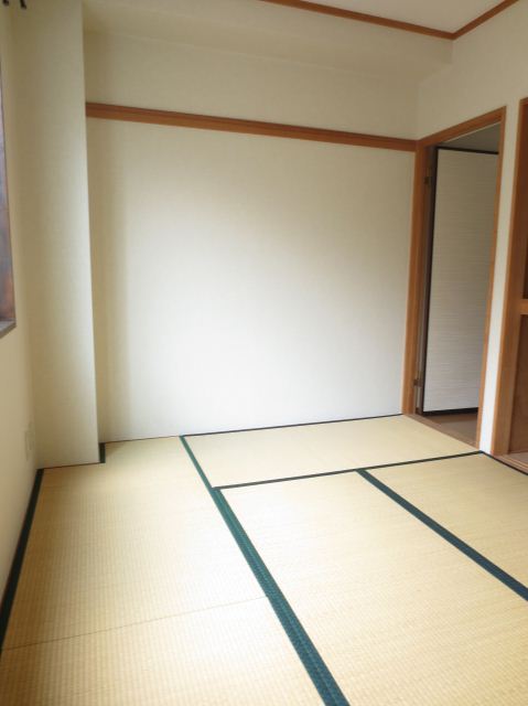 Living and room. Japanese-style room 6 quires Storage between 1