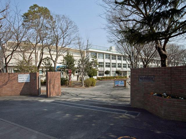 Junior high school. Fussa 630m to stand first junior high school