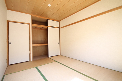 Living and room. 6 Pledge Japanese-style room with closet