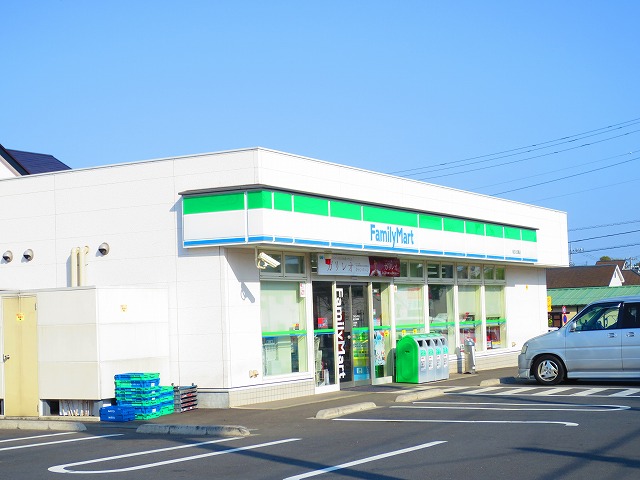 Convenience store. FamilyMart Fussa Kitaden'en store up (convenience store) 201m