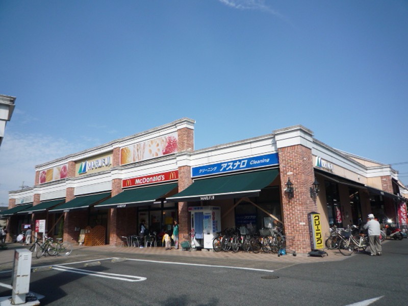Supermarket. Marufuji Fussa store up to (super) 417m