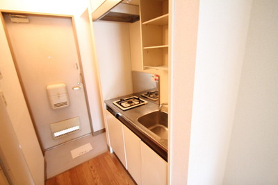 Kitchen. 1-neck with stove