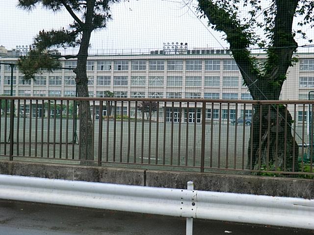 Junior high school. Fussa stand Fussa 1052m to the second junior high school